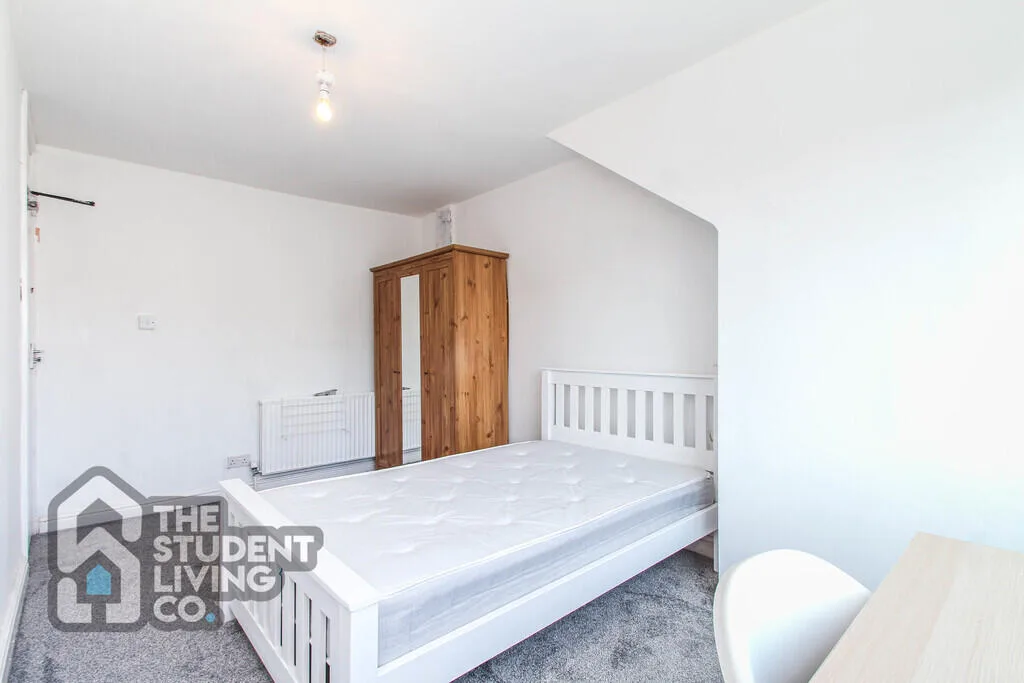 5 bedroom terraced house for rent