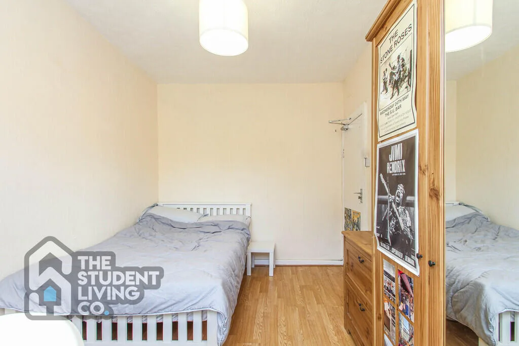 5 bedroom terraced house for rent