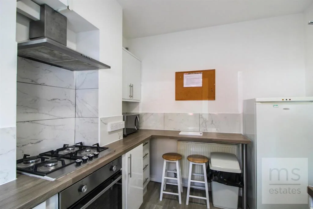 5 bedroom terraced house for rent
