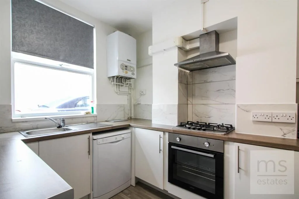 5 bedroom terraced house for rent