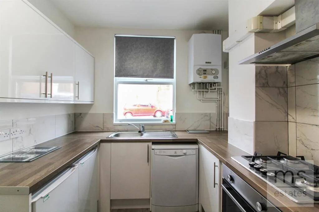 5 bedroom terraced house for rent