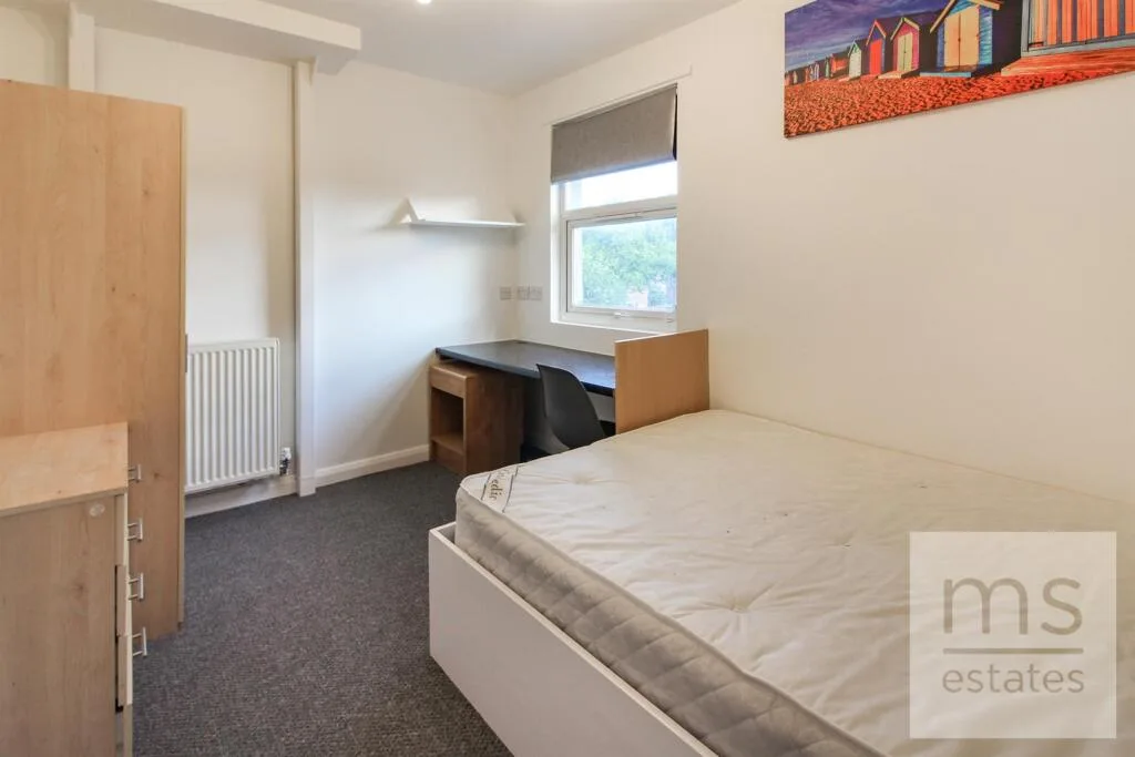 5 bedroom terraced house for rent