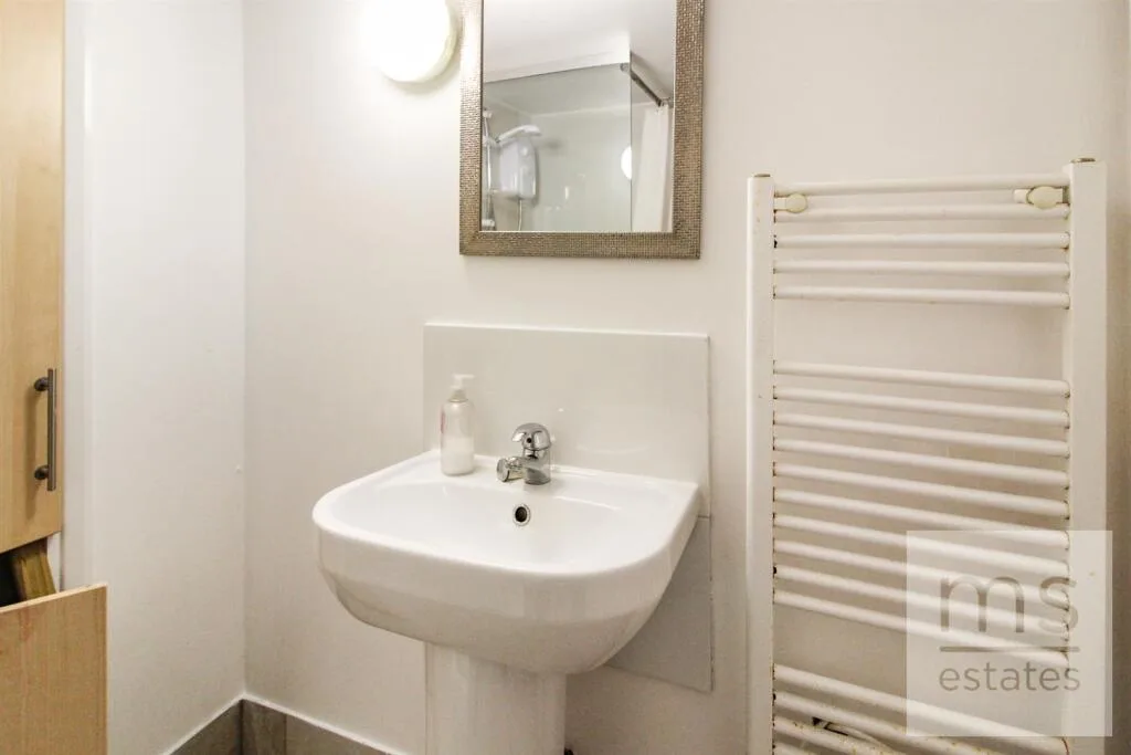 5 bedroom terraced house for rent
