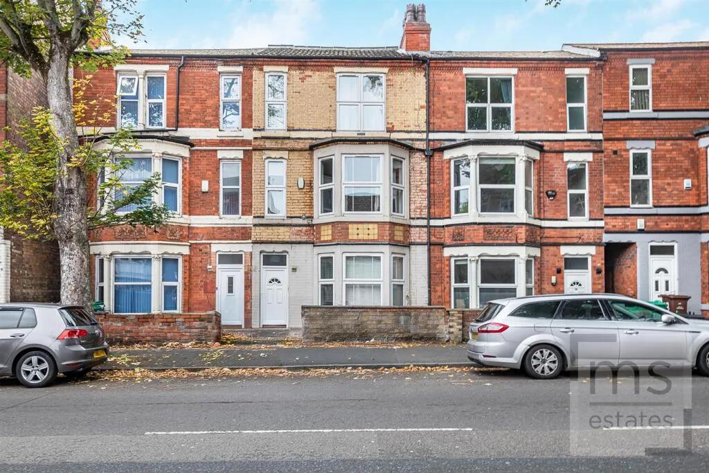 5 bedroom terraced house for rent