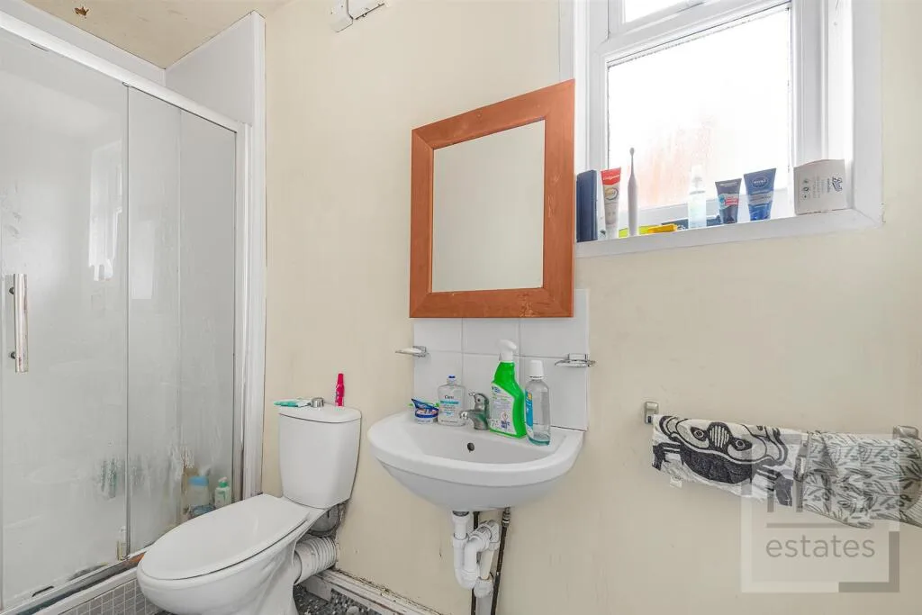 5 bedroom terraced house for rent