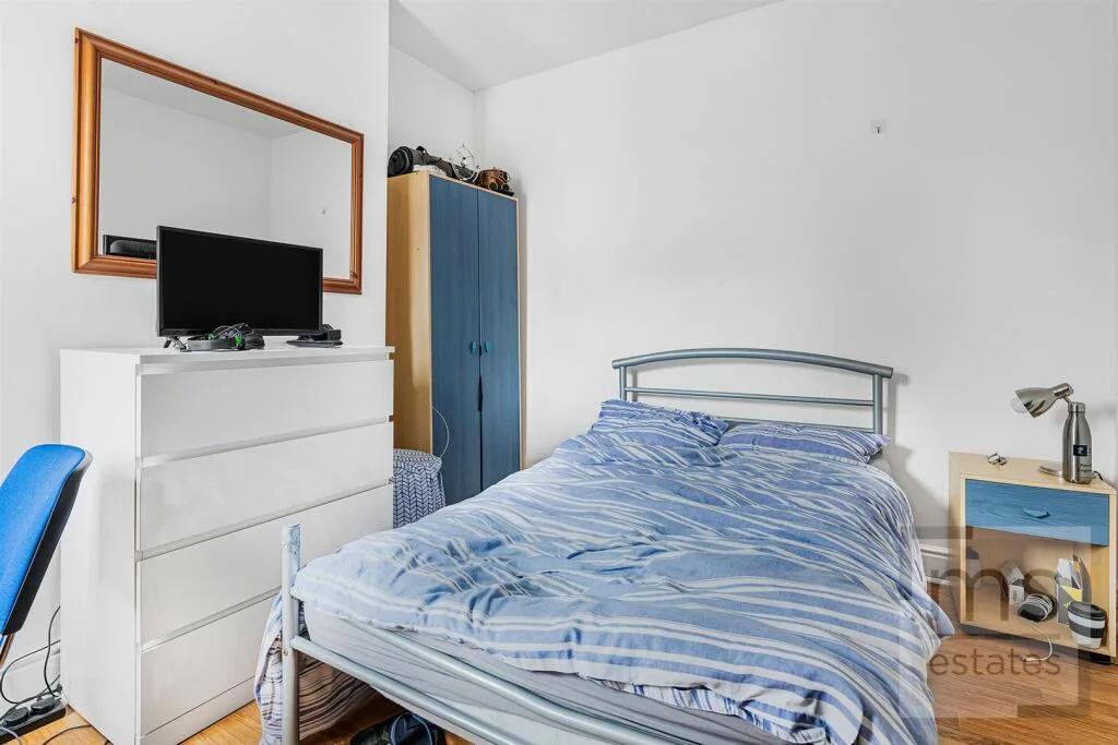 5 bedroom terraced house for rent