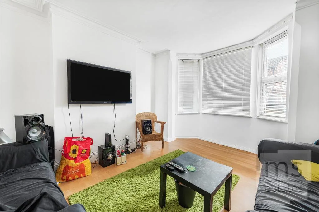 5 bedroom terraced house for rent