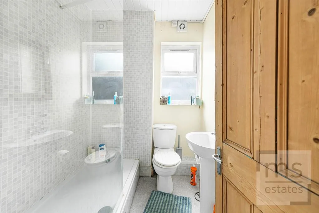 5 bedroom terraced house for rent