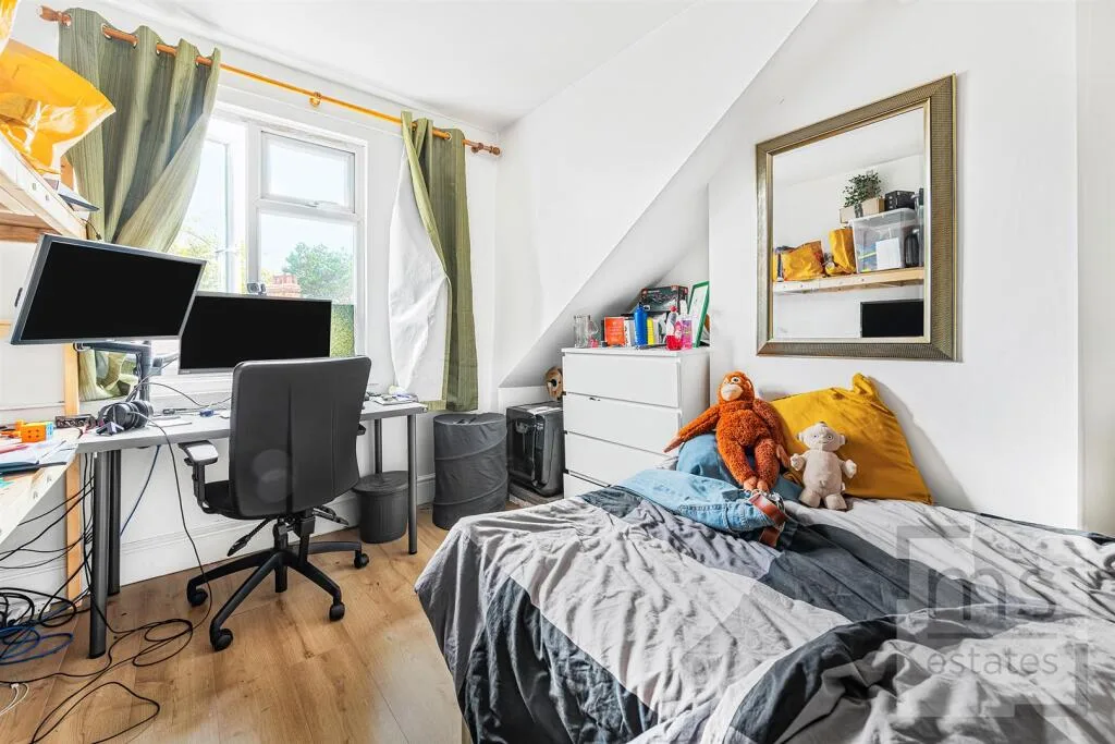 5 bedroom terraced house for rent