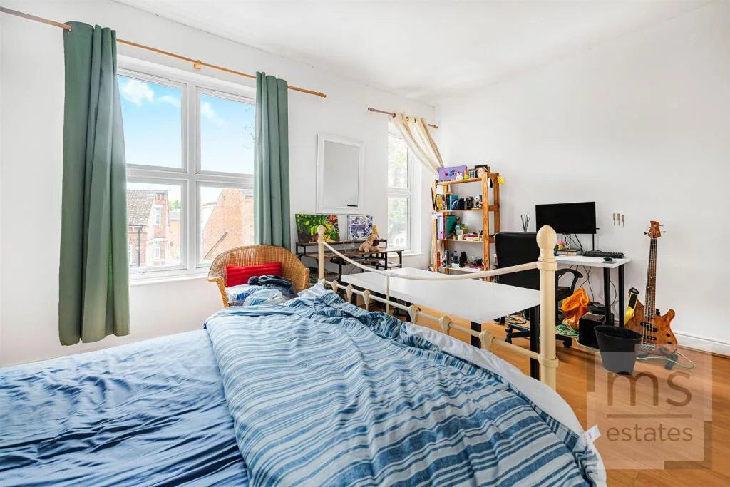 5 bedroom terraced house for rent