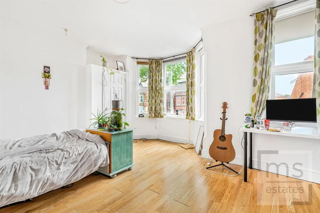 5 bedroom terraced house for rent