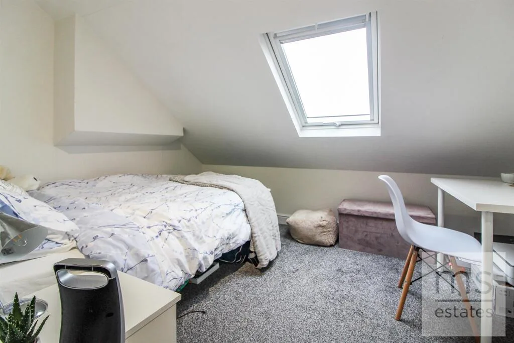 5 bedroom terraced house for rent