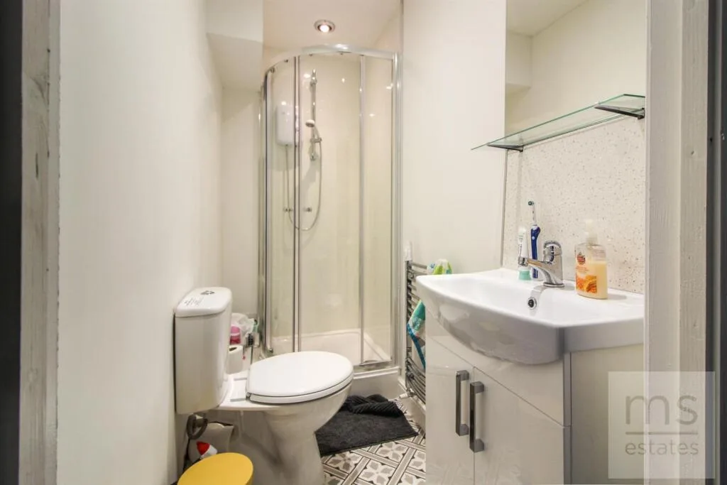 5 bedroom terraced house for rent