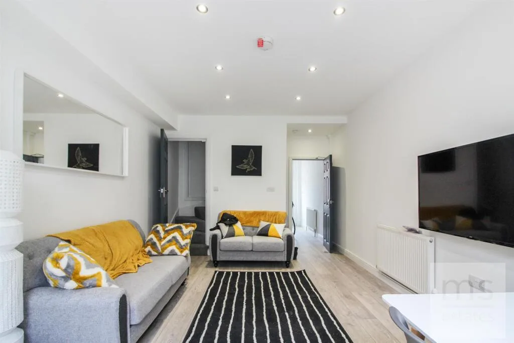 5 bedroom terraced house for rent