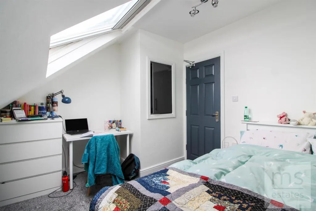 5 bedroom terraced house for rent