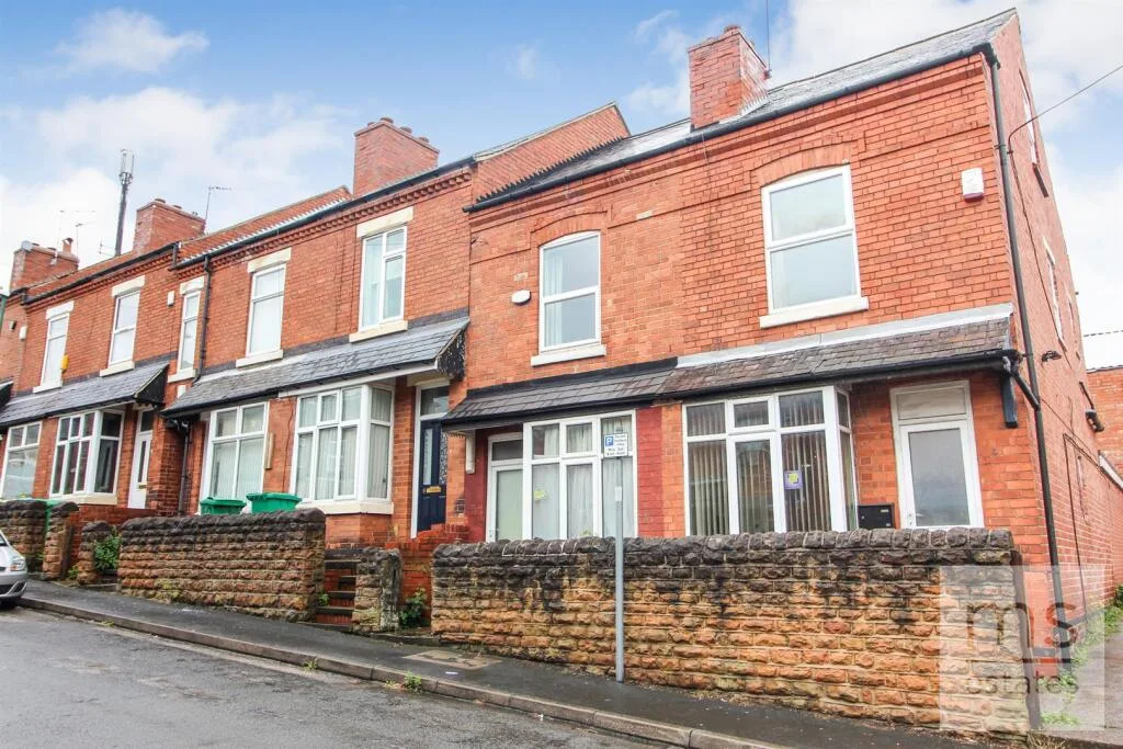 5 bedroom terraced house for rent