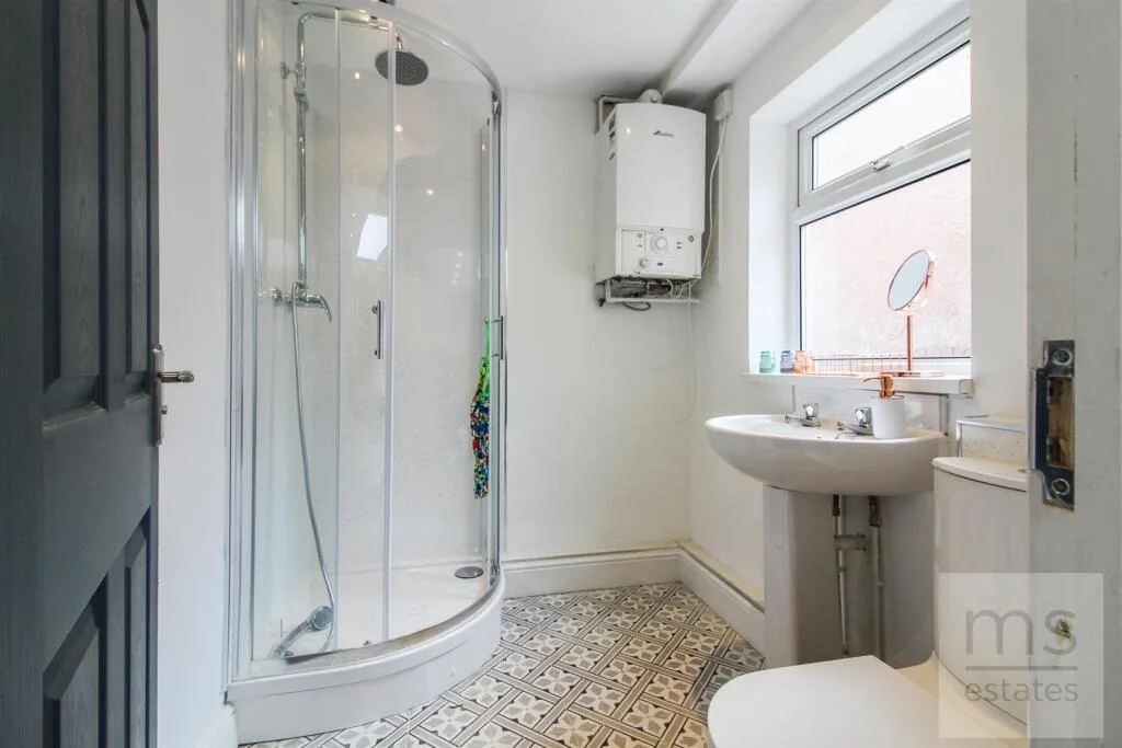5 bedroom terraced house for rent