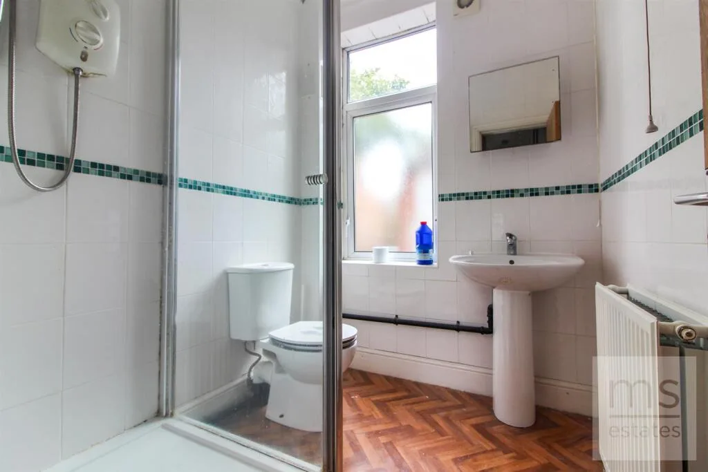 5 bedroom semi-detached house for rent