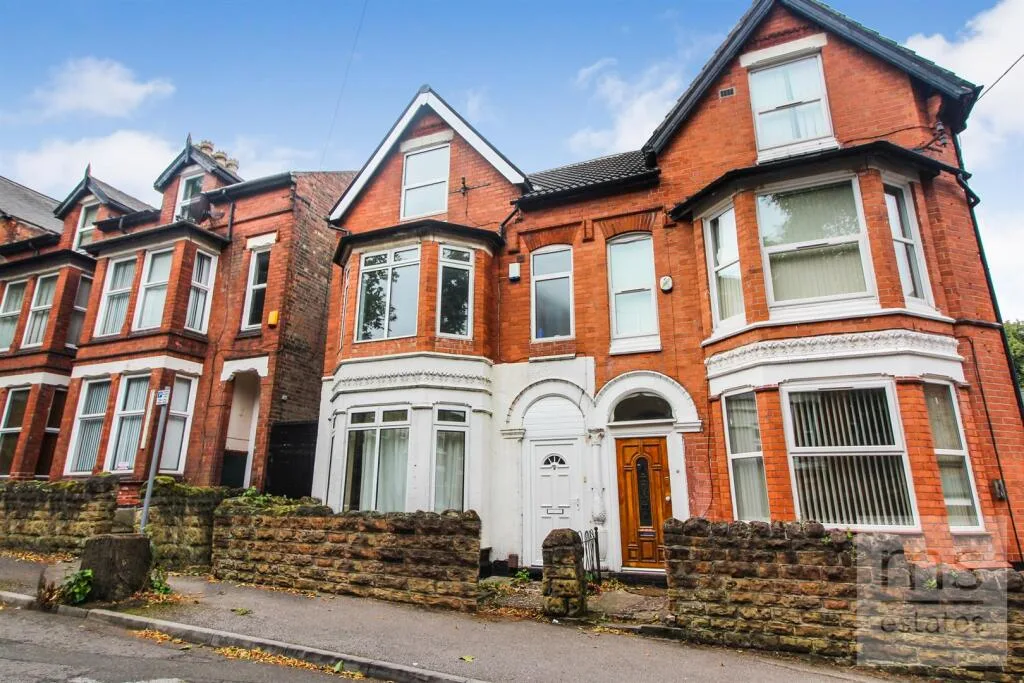 5 bedroom semi-detached house for rent
