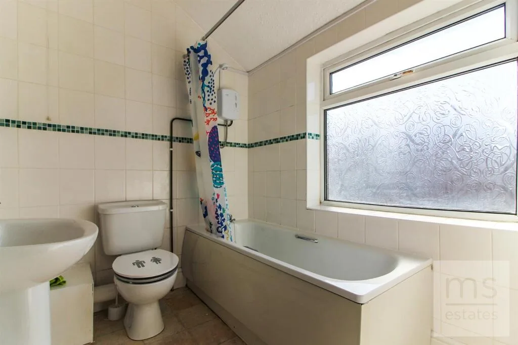 5 bedroom semi-detached house for rent