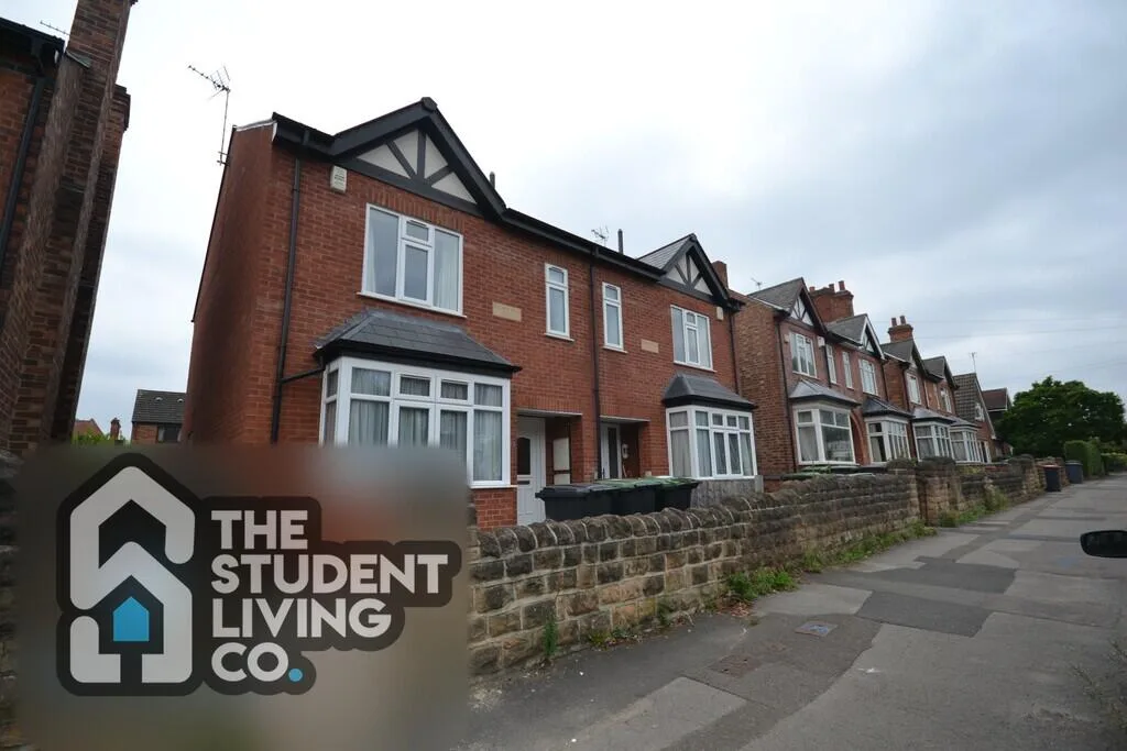 6 bedroom semi-detached house for rent