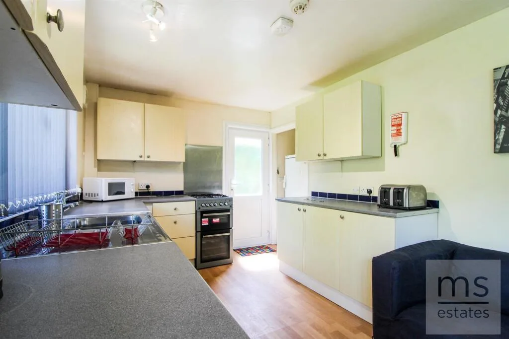 5 bedroom detached house for rent