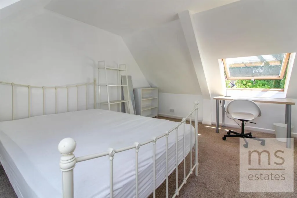 5 bedroom detached house for rent