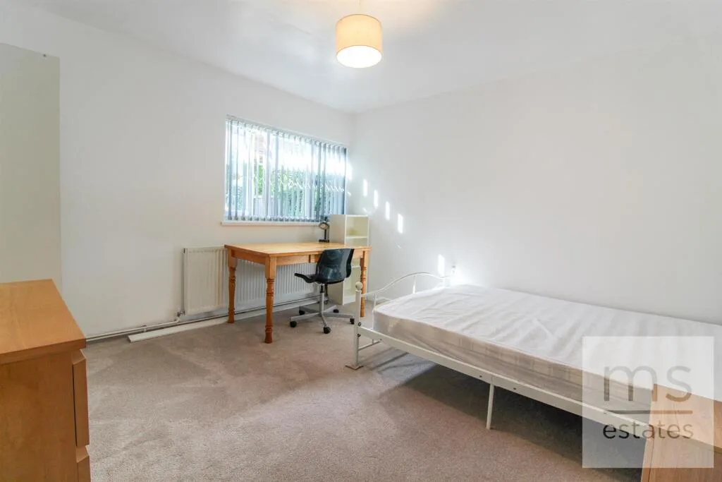 5 bedroom detached house for rent