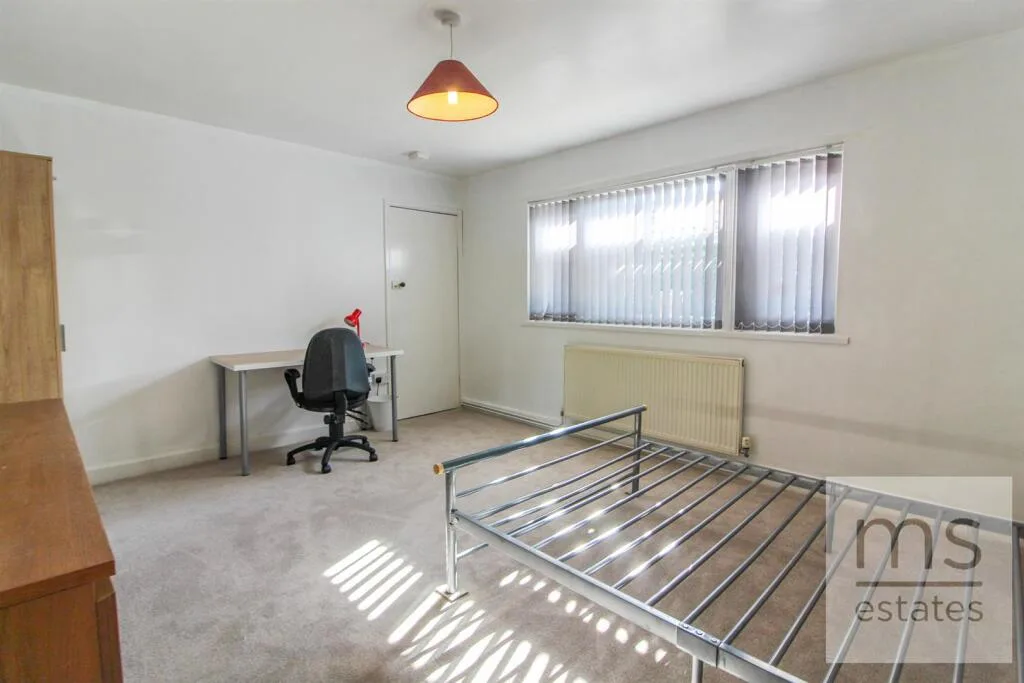 5 bedroom detached house for rent