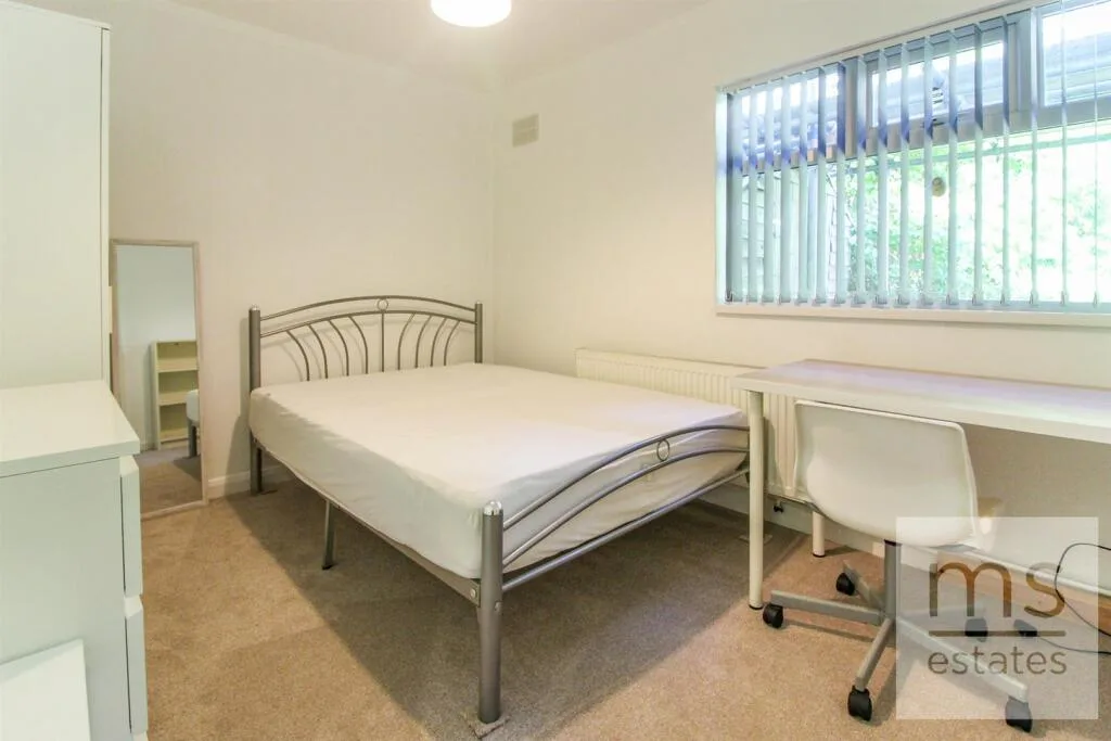 5 bedroom detached house for rent
