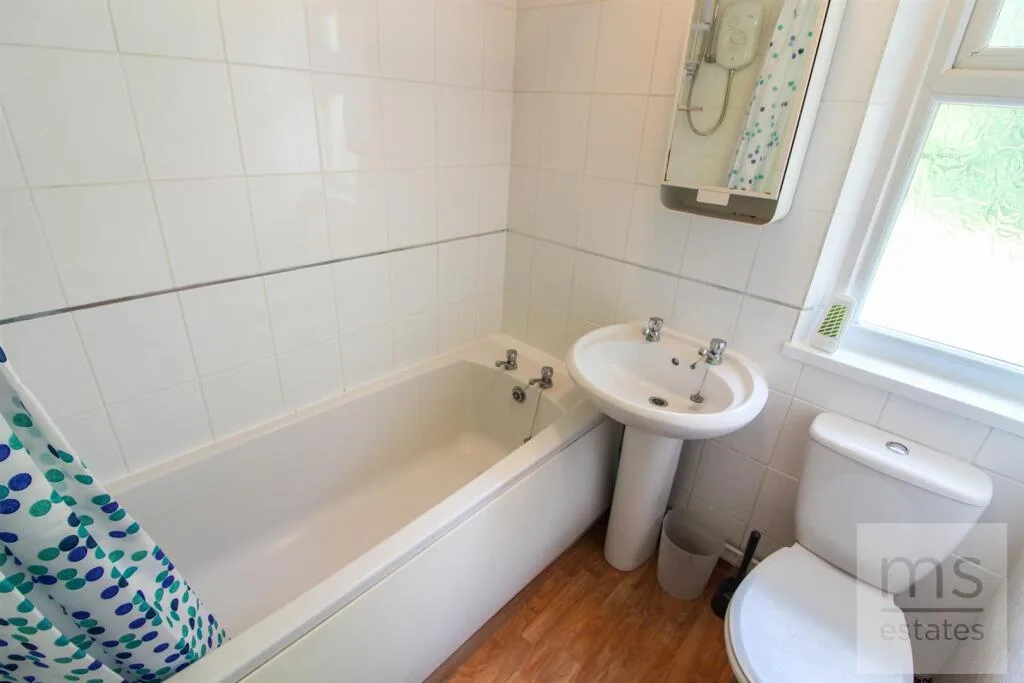 5 bedroom detached house for rent