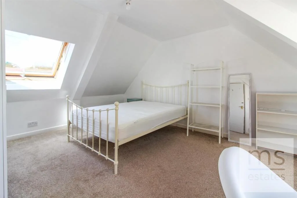 5 bedroom detached house for rent