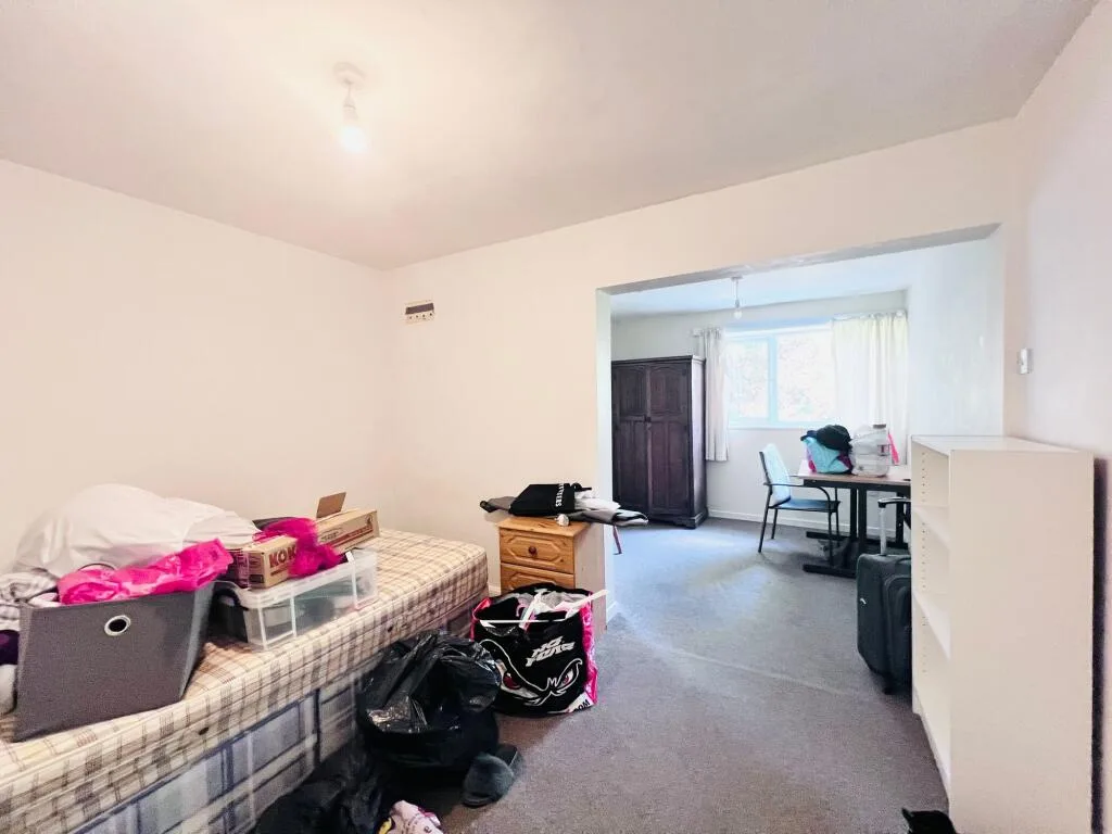 5 bedroom semi-detached bungalow for rent