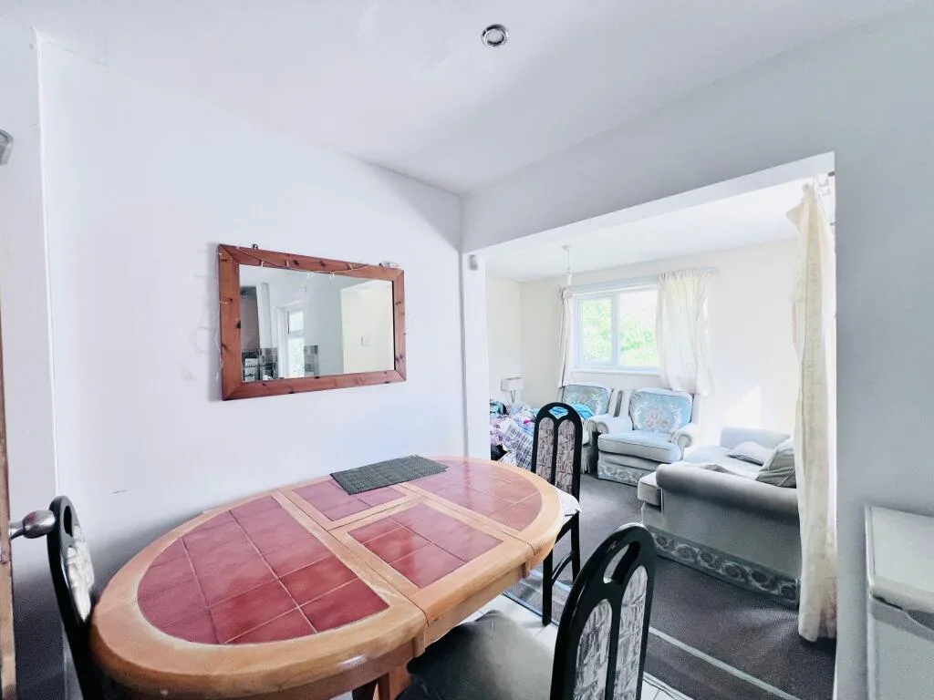 5 bedroom semi-detached bungalow for rent