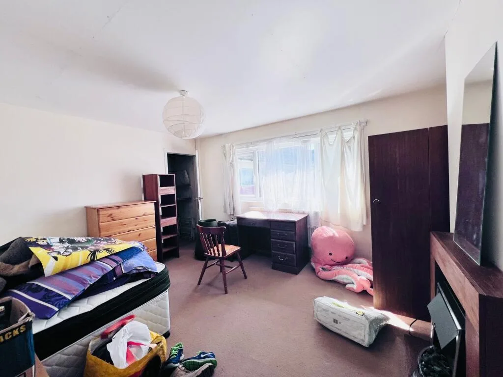 5 bedroom semi-detached bungalow for rent