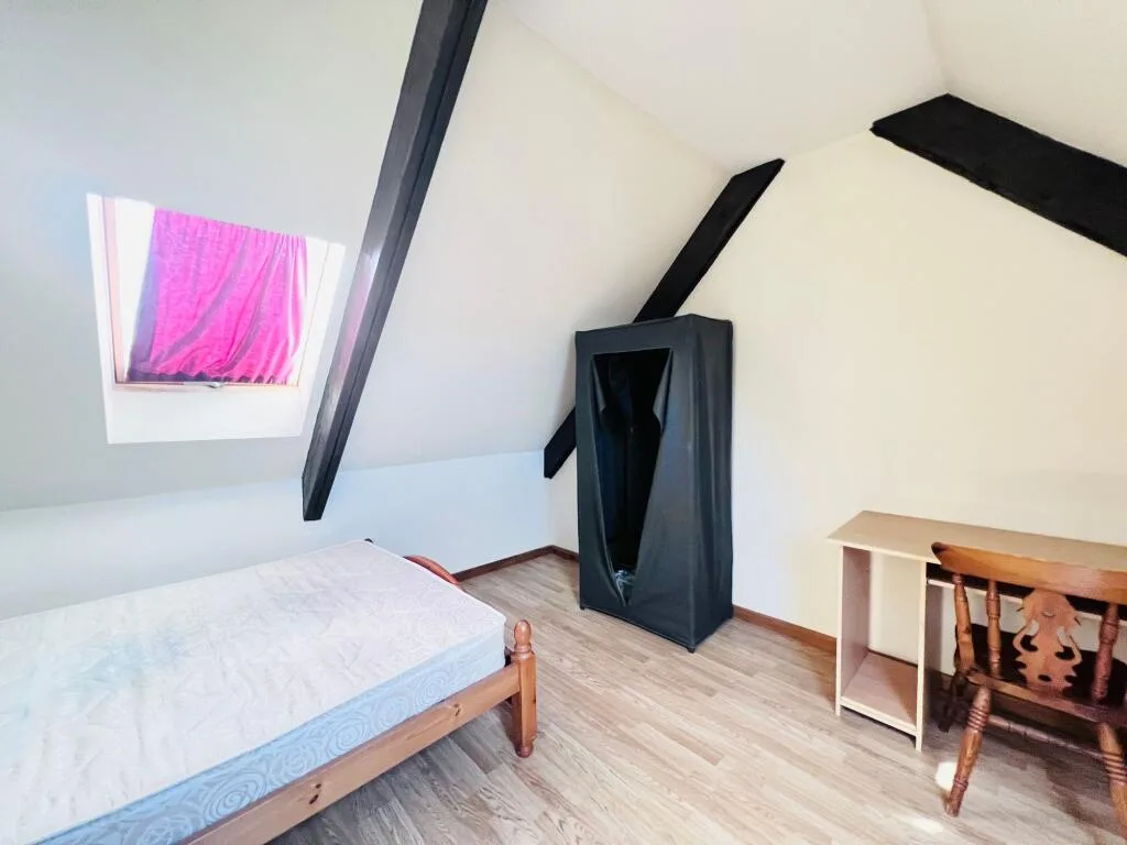 5 bedroom semi-detached bungalow for rent