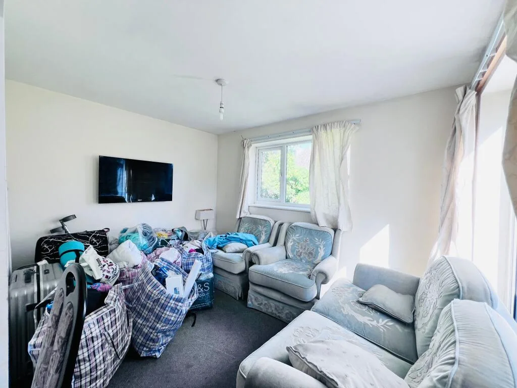 5 bedroom semi-detached bungalow for rent
