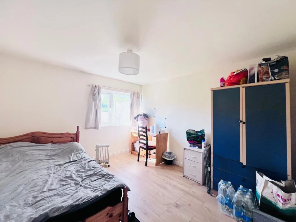 5 bedroom semi-detached bungalow for rent
