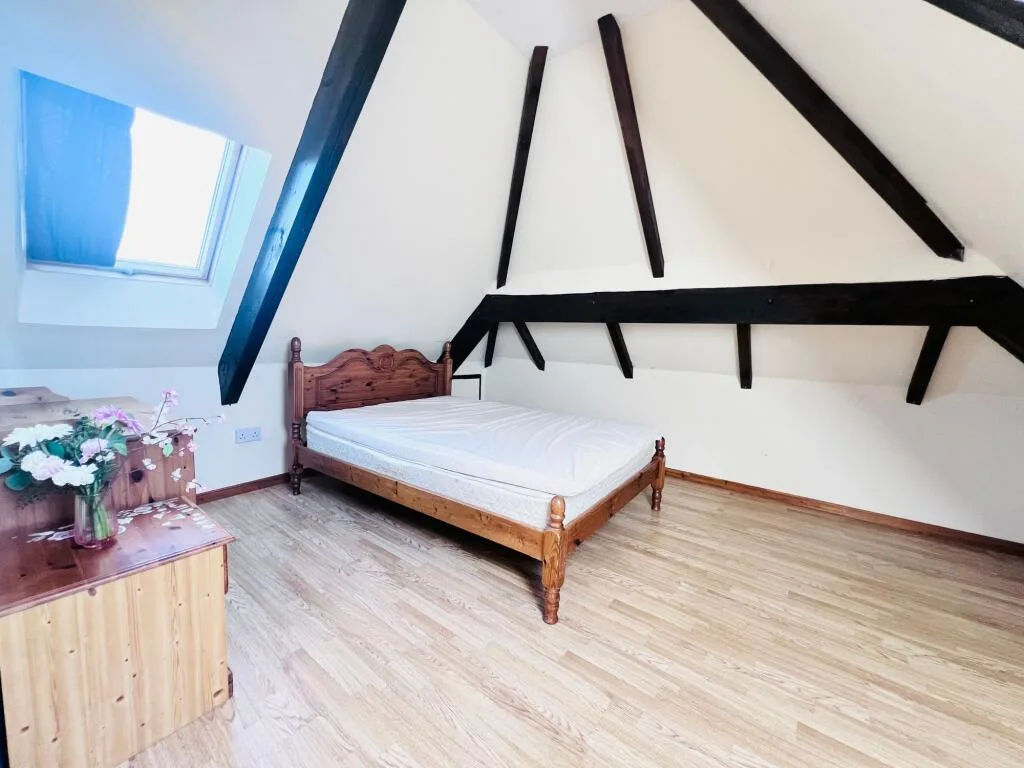 5 bedroom semi-detached bungalow for rent