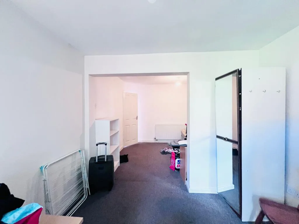 5 bedroom semi-detached bungalow for rent