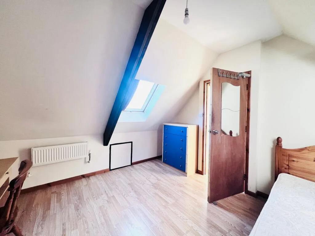 5 bedroom semi-detached bungalow for rent