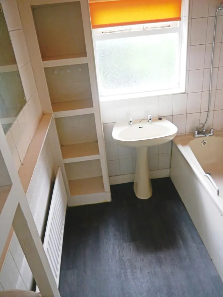 4 bedroom end of terrace house for rent