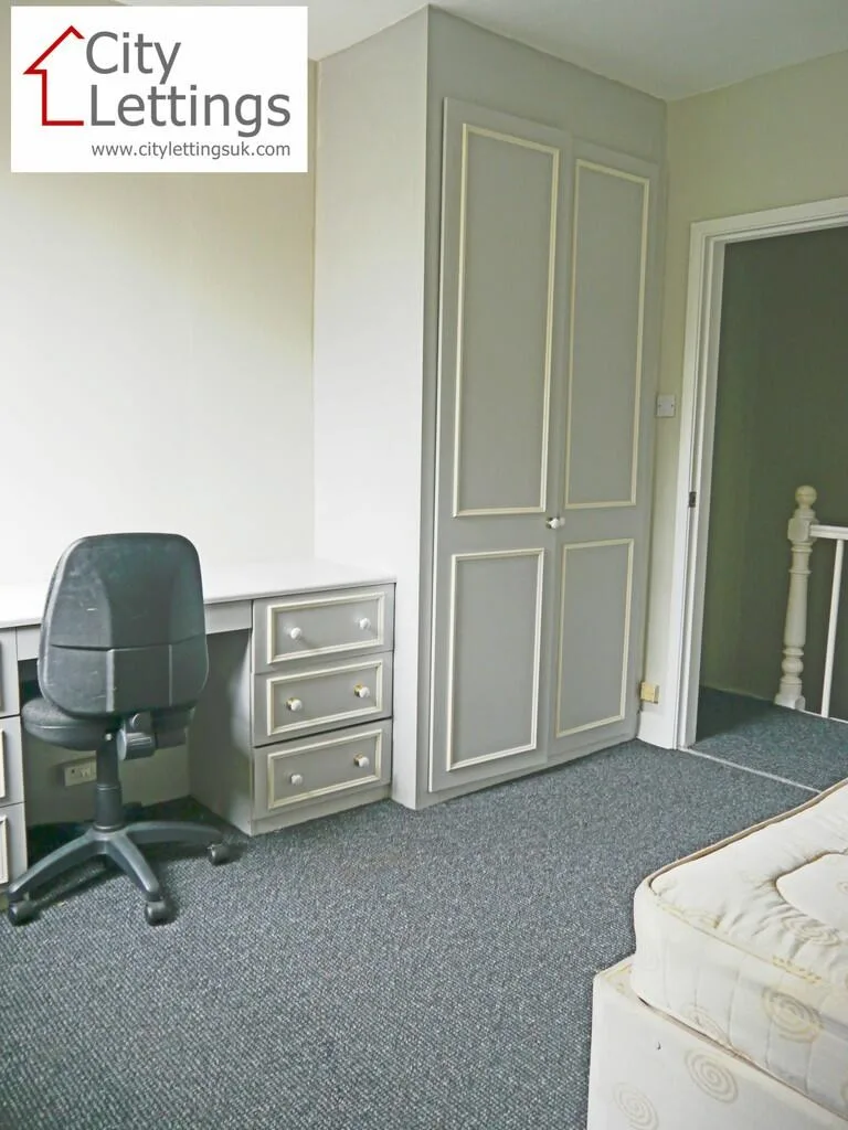 4 bedroom end of terrace house for rent