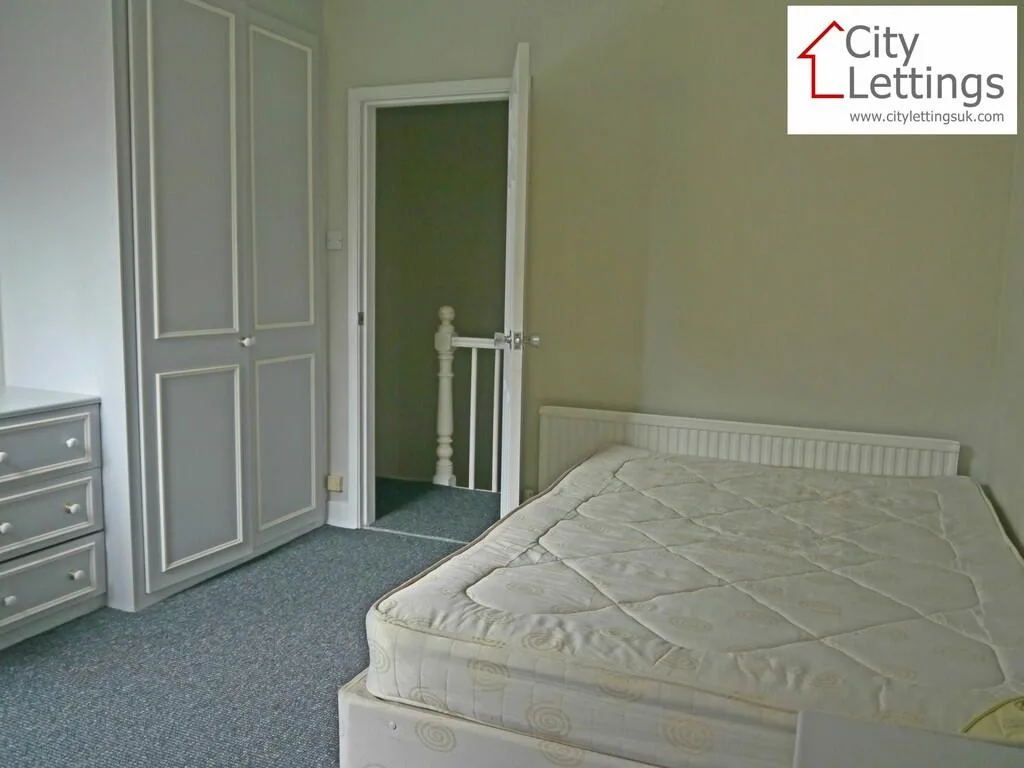 4 bedroom end of terrace house for rent