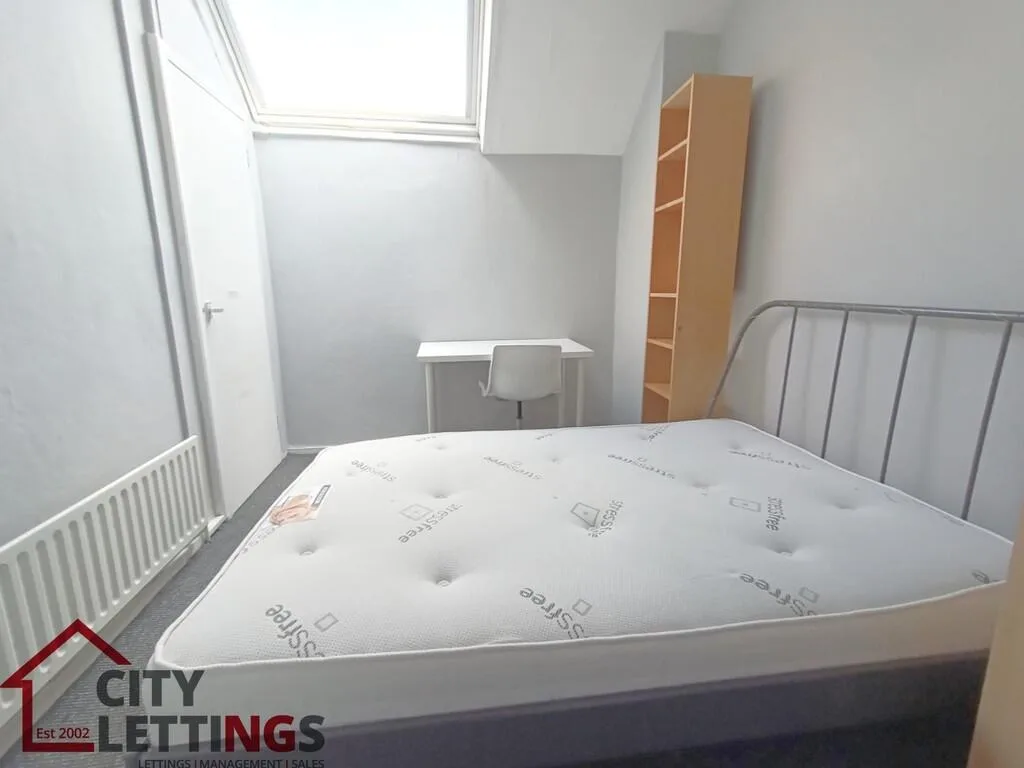 4 bedroom end of terrace house for rent