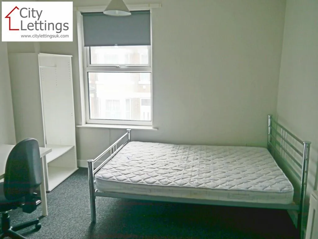 4 bedroom end of terrace house for rent