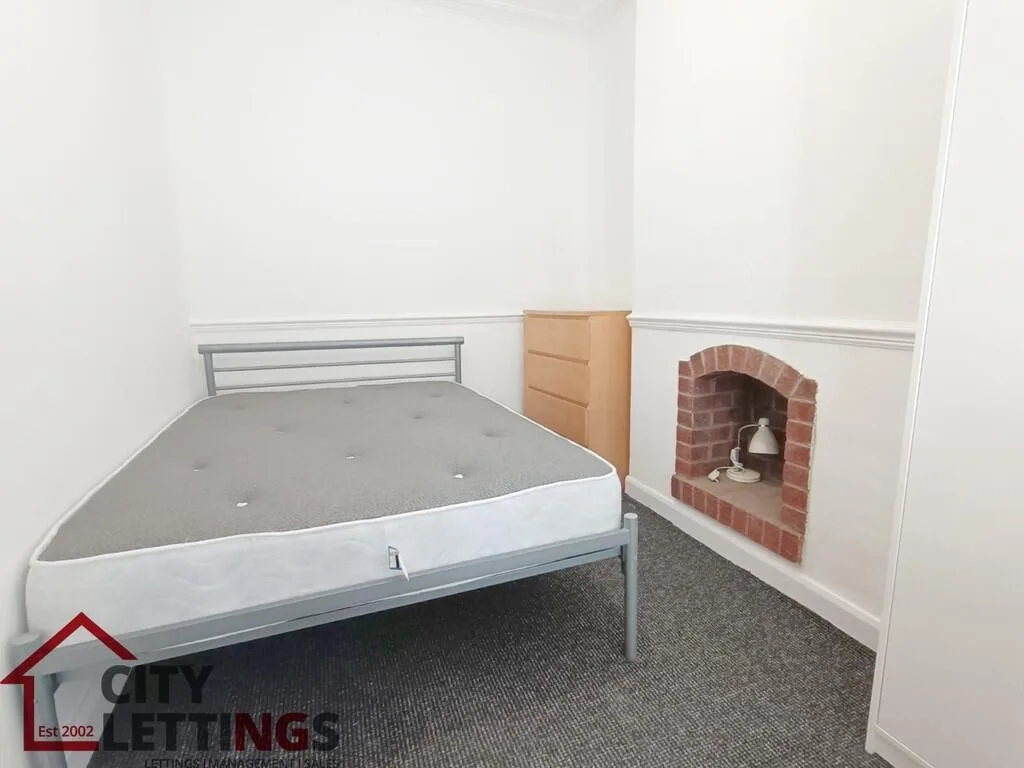 4 bedroom end of terrace house for rent