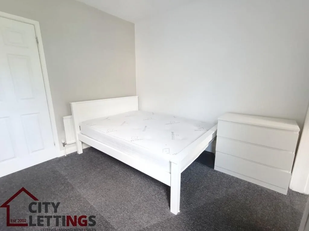 4 bedroom end of terrace house for rent