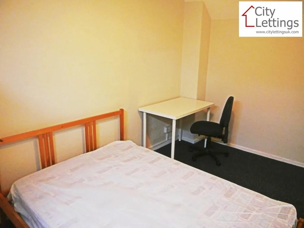 4 bedroom end of terrace house for rent