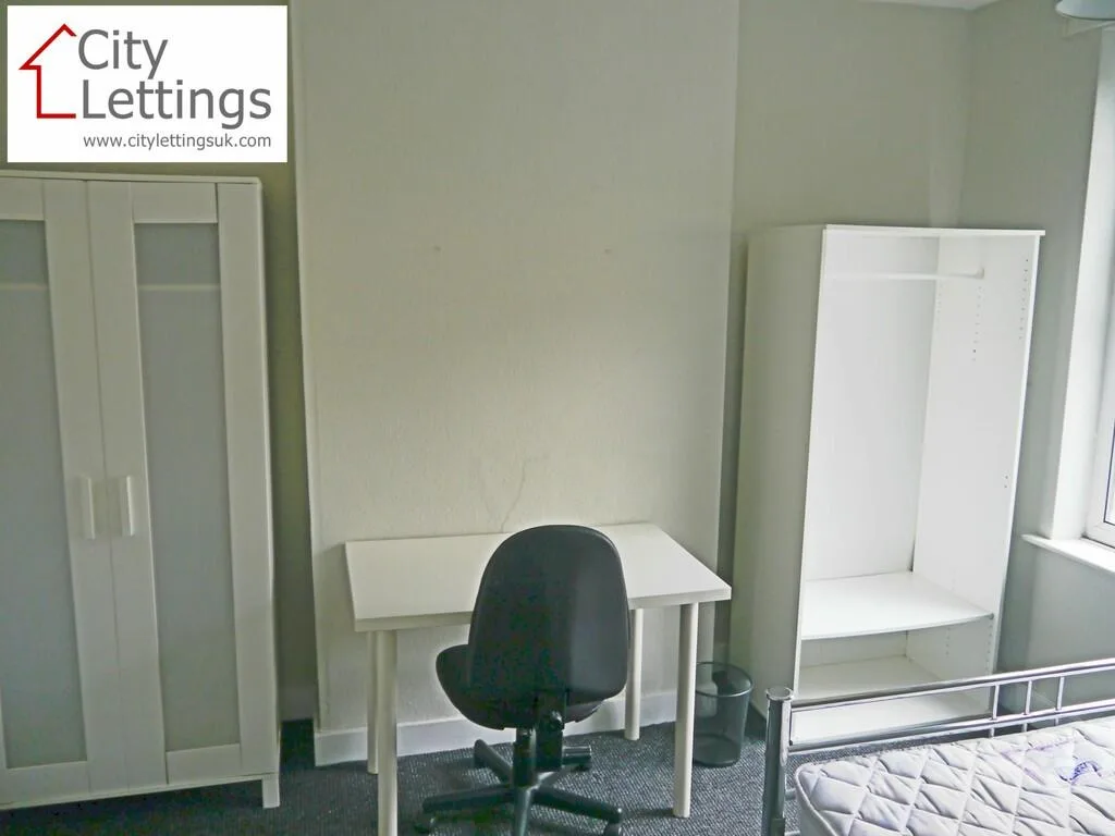 4 bedroom end of terrace house for rent